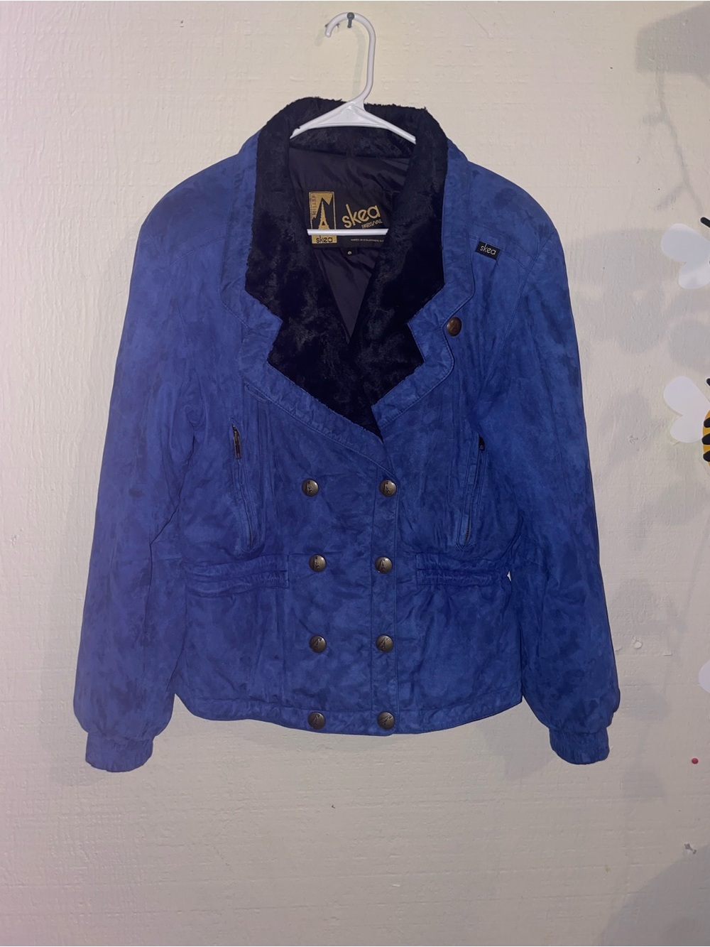 vintage Skea royal blue faux-suede ski jacket with a plush black faux-fur collar